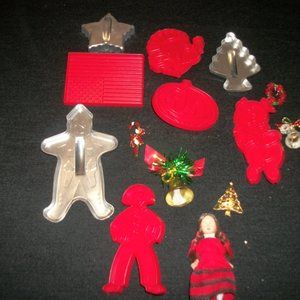 VTG COOKIE CUTTERS CHRISTMAS JEWELRY ETC BUNDLE 14